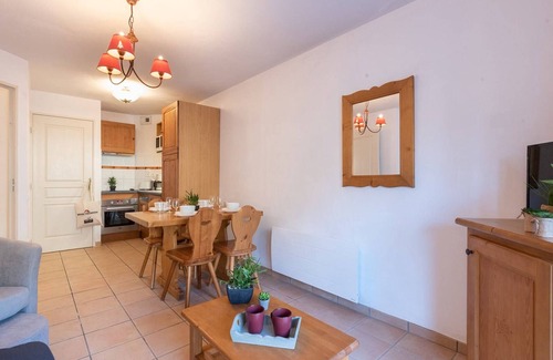 Vielle-Aure Apartment | Charming 1BR Apt Sleeps 4 with Covered Pool, Garage & Mountain Views