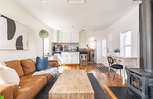 West Woodland Cottage | Charming 1BR Cottage in Ballard