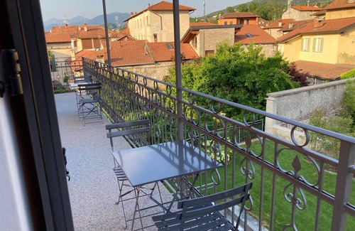 Porto Valtravaglia Apartment | Charming 2-bedroom apartment in historic village center with stunning views