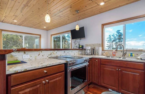 Gualala House | Charming 2 BDR for 6 w/Ocean Views!