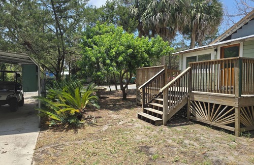 Cedar Key Cottage | Charming 2-bed 2-bath cottage in Cedar Key. Golf cart included.n