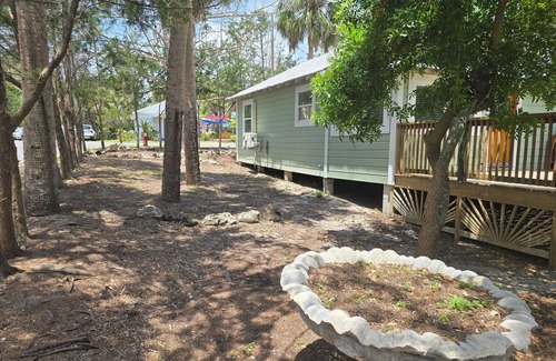 Cedar Key Cottage | Charming 2-bed 2-bath cottage in Cedar Key. Golf cart included.n