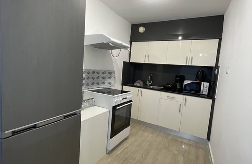 Kallithea Apartment | Charming 2-Bed Apartment in Kallithea