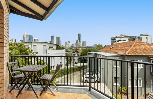 New Farm Apartment | Charming 2-Bed Apartment with City Views