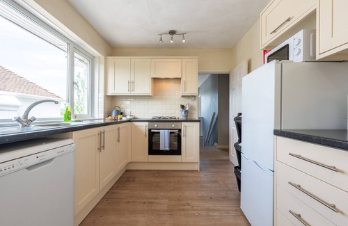 Radyr and Morganstown House | Charming 2-Bed Detached Home in Radyr