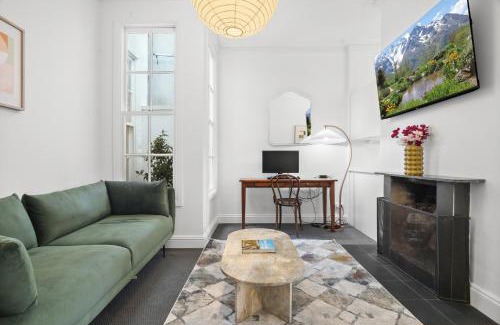 Cremorne House | Charming 2-Bed Home with Outdoor Space in Cremorne