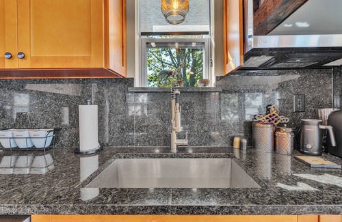 Barstow House | Charming 2-bedroom house in fabulous Prince Frederick with AC, WiFi