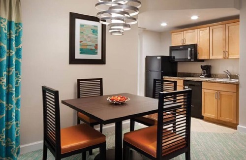 Paradise Island Apartment | Charming 2-bedroom apartment with AC, and lots of amenities in Paradise Island