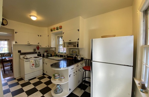 Fry's Spring House | Charming 2 bedroom Brick Cottage in Charlottesville, minutes from Scott Stadium