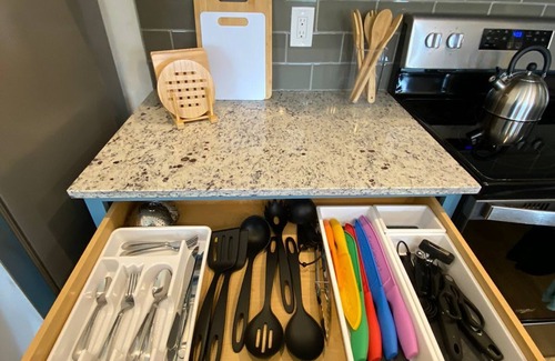 Central Oklahoma City Apartment | Charming 2-bedroom guesthouse with AC and WiFi in brilliant Oklahoma City