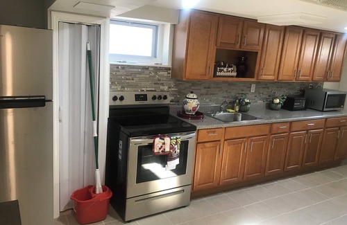Valley Stream Apartment | Charming 2-bedroom apartment in Pleasant Valley Stream with AC, WiFi