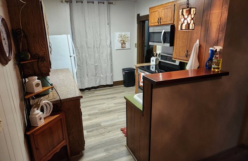 Hennessey House | Charming 2-bedroom, 1 bath house. Patio/Covered Parking. Extra space for parking