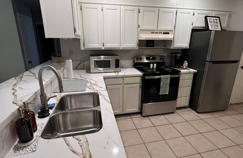 Tyler House | Charming 2-bedroom 2 bath duplex in the heart of Tyler!