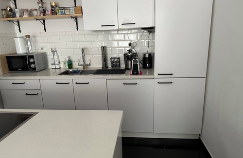 Carnisse Apartment | Charming 2-bedroom apartment in Rotterdam with city views