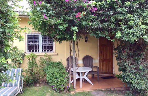 Sunset Crest Apartment | Charming 2-bedroom apartment with AC, WiFi in enchanting Holetown