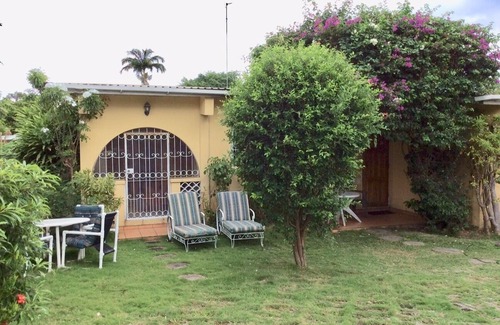 Sunset Crest Apartment | Charming 2-bedroom apartment with AC, WiFi in enchanting Holetown
