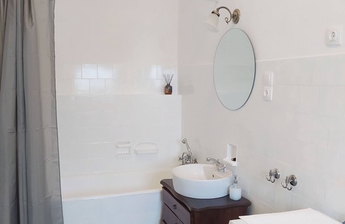 Keszthely Apartment | Charming 2-bedroom apartment in lovely Keszthely with WiFi, washing machine