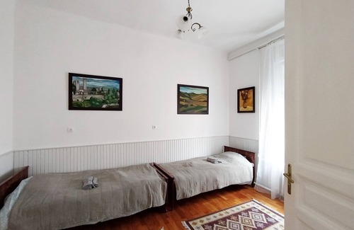 Keszthely Apartment | Charming 2-bedroom apartment in lovely Keszthely with WiFi, washing machine