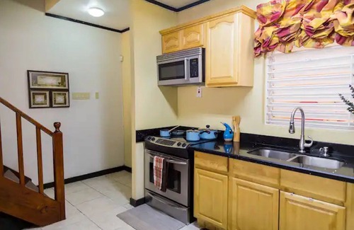 Eden Gardens Apartment | Charming 2-bedroom apartment in New Kingston with WiFi, AC, Free Parking