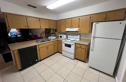 Lakeland Apartment | Charming 2-bedroom apartment with WiFi, AC in terrific Lakeland
