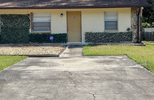Lakeland Apartment | Charming 2-bedroom apartment with WiFi, AC in terrific Lakeland