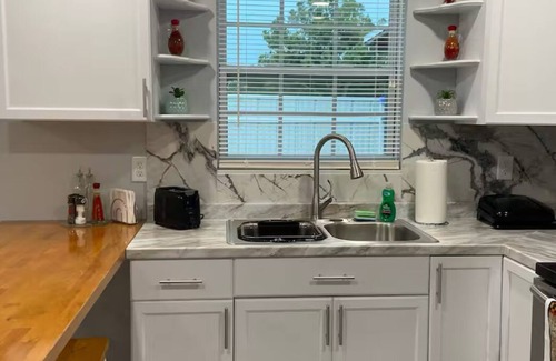 Lakeland Apartment | Charming 2-bedroom apartment in North of Lakeland with WiFi, AC