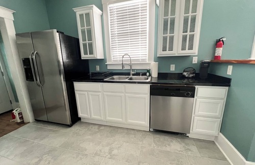 Midtown Apartment | Charming 2-bedroom apartment in Savannah with AC, WiFi
