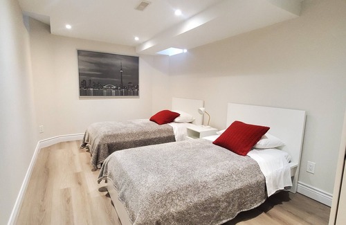 Vaughan Apartment | Charming 2-bedroom apartment with WiFi, AC in fabulous Vaughan