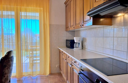 Barusici Apartment | Charming 2-bedroom apartment with AC, Terrace, Pets-Friendly in Ljutići
