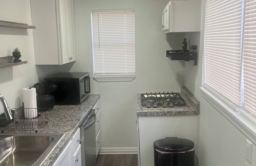 South Central Houston Apartment | Charming 2-bedroom apartment with WiFi, AC in enchanting Houston.