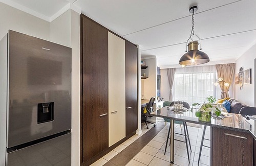 Greater Johannesburg Metropolitan Area Apartment | Charming 2-bedroom apartment in Dainfern Square, Fourways next to shops