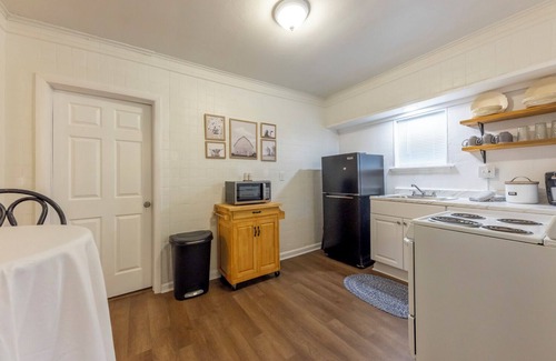 Benton Apartment | Charming 2-bedroom apartment with AC, WiFi in Benton
