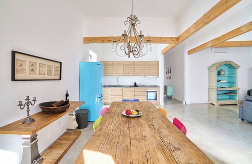 Se House | Charming 2-bedroom building in lovely Faro with WiFi, AC