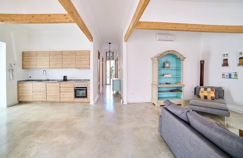 Se House | Charming 2-bedroom building in lovely Faro with WiFi, AC