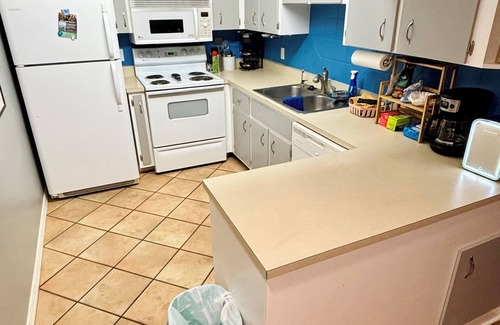 McGregor Condo | Charming 2-bedroom Condo with WiFi, AC in Superb Fort Myers location near Beach