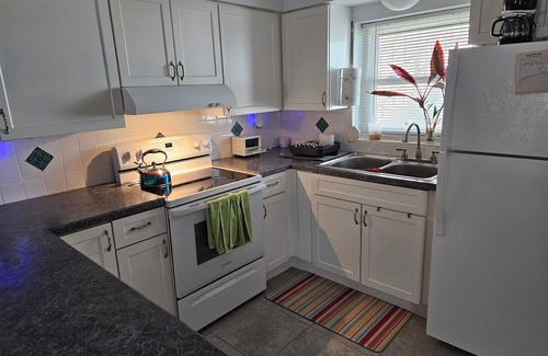 Titusville Condo | Charming 2-bedroom condo in delightful Titusville wth WiFi AC, pool laundry room