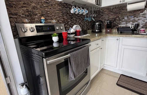 Key Largo Village RV Rental | Charming 2-bedroom campground in Key Largo with AC