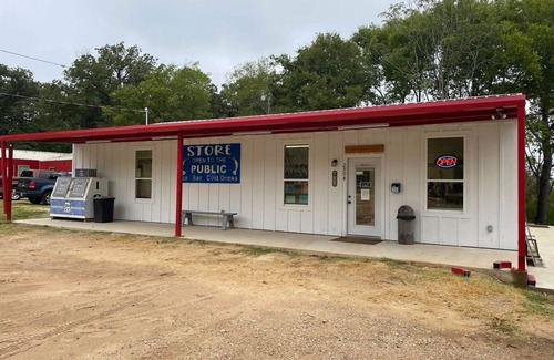 Malakoff Cabin | Charming 2-bedroom cabin in peaceful Malakoff on the lake with AC