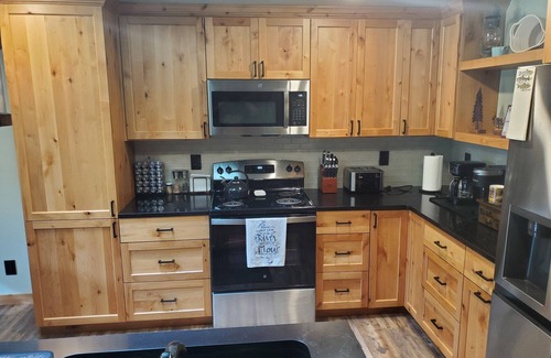 Monroe Cabin | Charming 2-bedroom cabin on the Sultan River