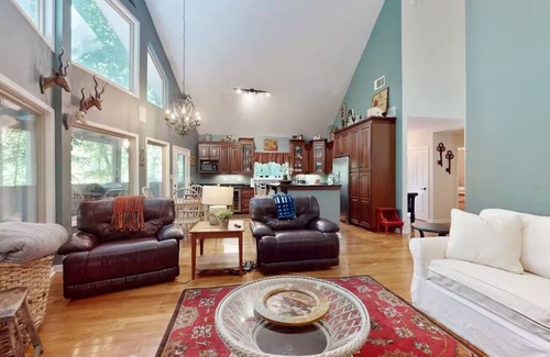 Cullowhee Cottage | Charming 2-bedroom cottage with WiFi, AC in beautiful Cullowhee