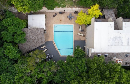 Barton Hills Condo | Charming 2-bedroom condo in Zilker Park ~ Steps from Barton Springs Pool