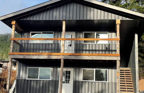 Hoonah Condo | Charming 2-bedroom condo near Hoonah harbor. full kitchen, sleeps 5 with WiFi.