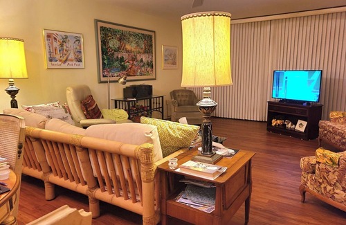Venice Condo | Charming 2-bedroom condo with WiFi, private beach and pool in awesome Venice.