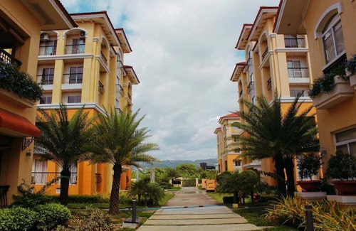 Cebu Condo | Charming 2-bedroom condo with fitness room and AC in delightful Cebu