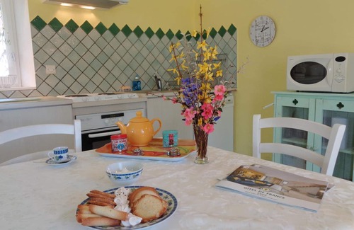 Lentigny Cottage | Charming 2-Bedroom Cottage with Private Garden and Modern Amenities in Peaceful Setting