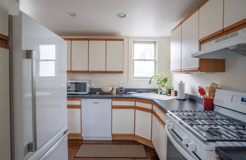 Downtown Columbus Cottage | Charming 2-bedroom cottage with WiFi, AC, in the heart of German Village