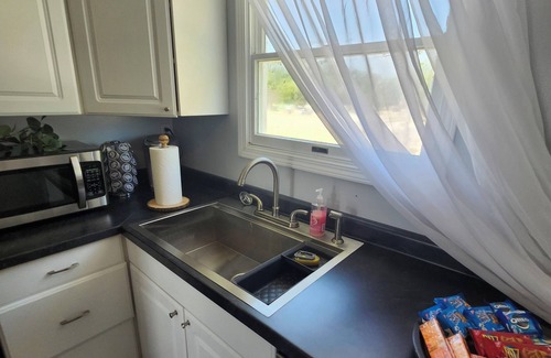 Grafton Cottage | Charming 2-bedroom cottage with WiFi and AC in serene Grafton
