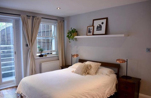 Bedford Apartment | Charming 2 Bedroom Flat in Balham