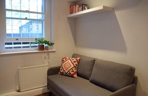 Bedford Apartment | Charming 2 Bedroom Flat in Balham