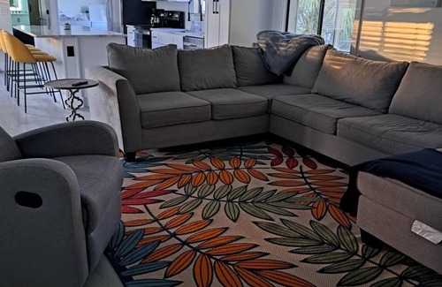 Iona House | Charming 2-bedroom house in Fort Myers with WiFi and AC